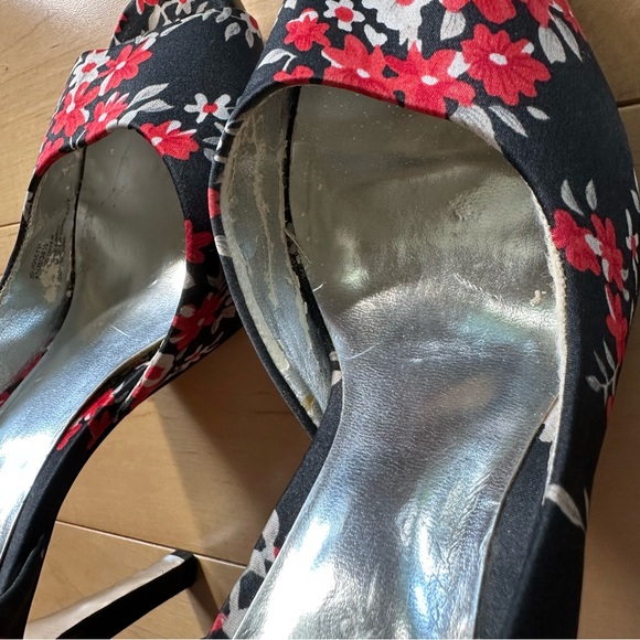 Jessica Simpson Floral Peep-Toe Pumps - Picture 9 of 9